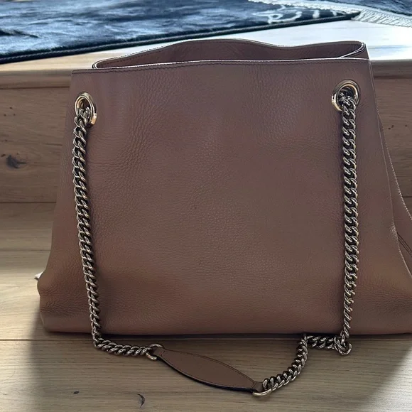 Gucci Tan Leather Shoulder Bag with Tassel - Picture 2 of 4